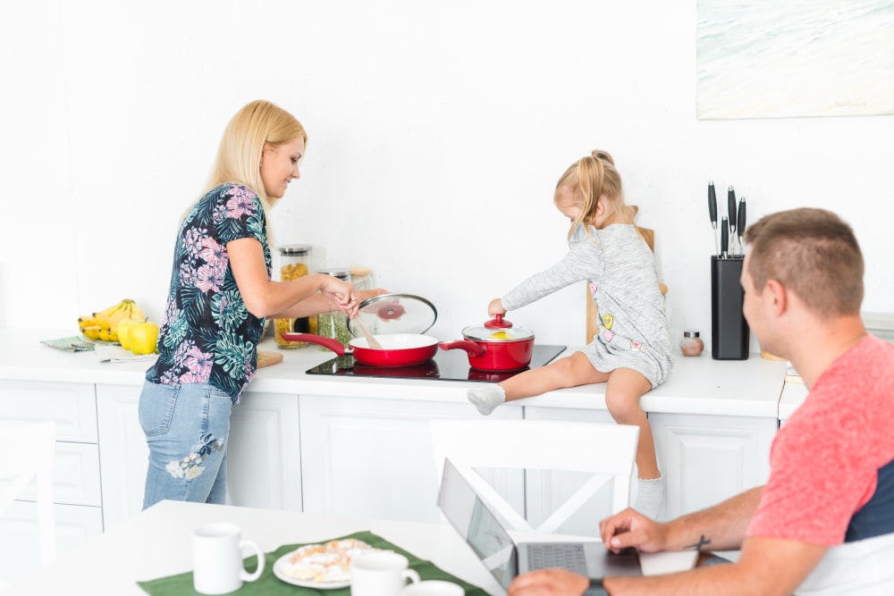 from-kitchen-kits-to-bedding-the-first-year-university-checklist